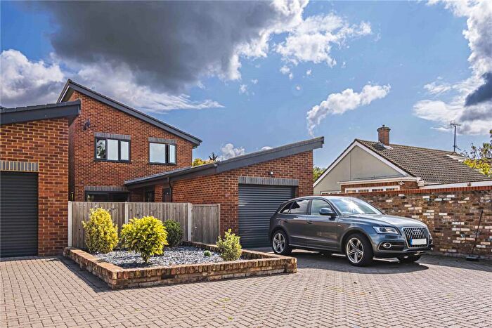 4 Bedroom Detached House For Sale In Harvey Drive, Dagnall, Berkhamsted, Buckinghamshire, HP4