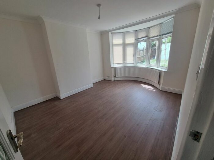 3 Bedroom Property To Rent In Windmill Avenue, Kettering, NN16