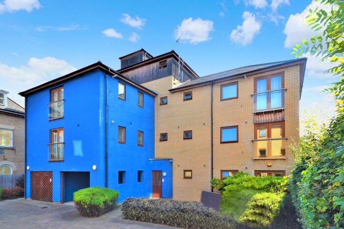 1 Bedroom Flat To Rent In Farthing Court, Broomfield Road, CM1