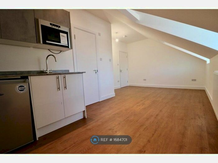 Studio To Rent In Kingston Road, Teddington, TW11