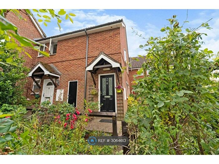 2 Bedroom Maisonette To Rent In Birch Road, Godalming, GU7