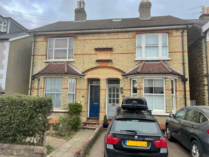 2 Bedroom Semi-Detached House To Rent In Charman Road, Redhill, RH1