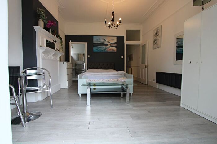 1 Bedroom Flat To Rent In Norbury Court Road, Norbury, SW16