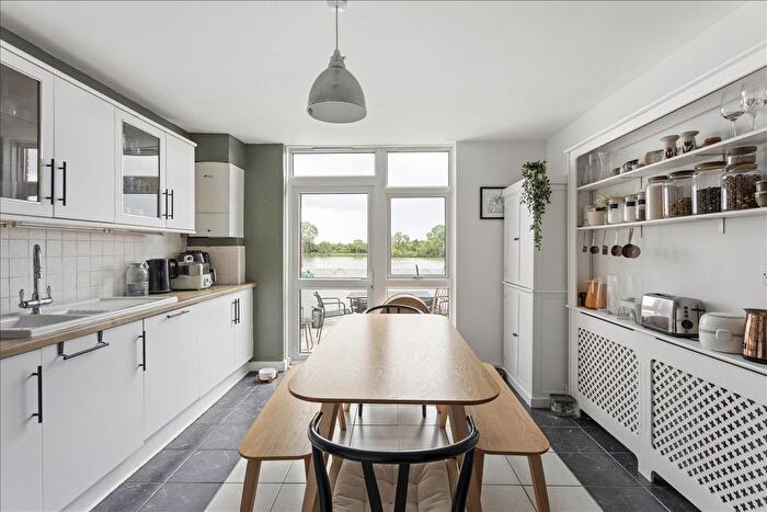 3 Bedroom Maisonette For Sale In Adam Walk, Fulham, London, SW6