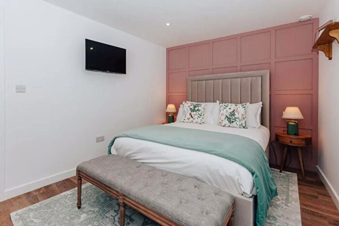 1 Bedroom Apartment To Rent In B High Street, Gloucestershire, GL52