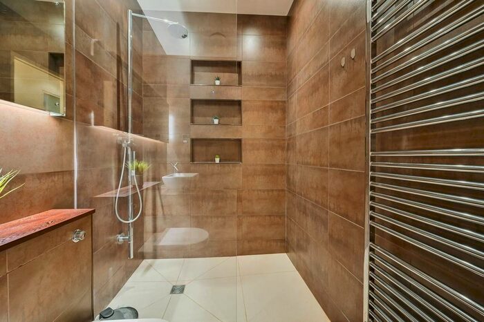 2 Bedroom Flat To Rent In Berners Street, Fitzrovia, London, W1T