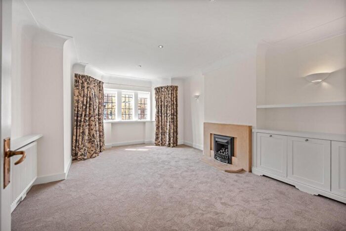 2 Bedroom Flat To Rent In Tudor Close, Belsize Park, NW3