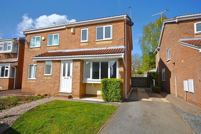 3 Bedroom Semi Detached House For Sale In Wheatfield Drive, Tickhill, Doncaster, DN11