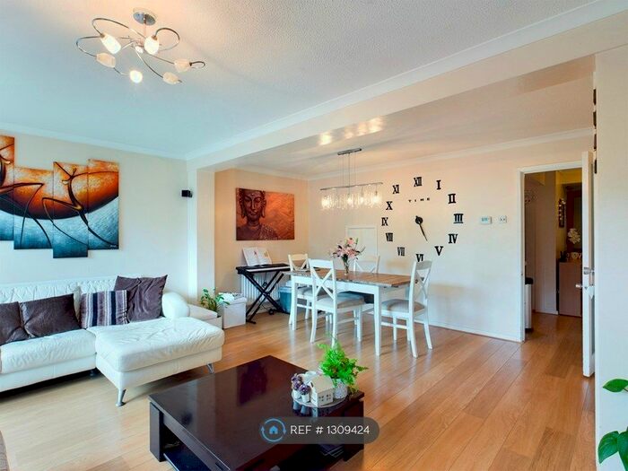 3 Bedroom Terraced House To Rent In Gogmore Farm Close, Chertsey KT16