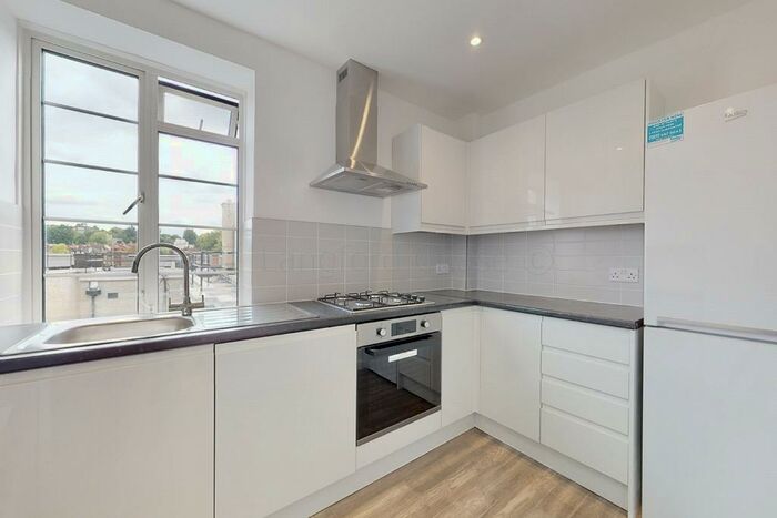 2 Bedroom Apartment To Rent In North Hill, Highgate, N6