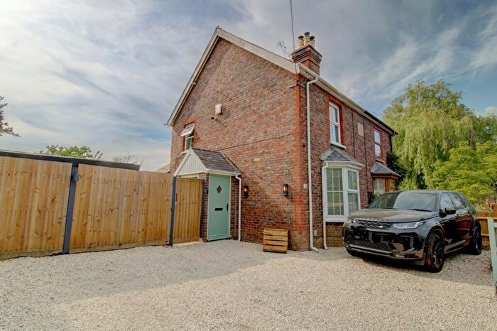 3 Bedroom Semi-Detached House For Sale In Redehall Road, Horley, RH6