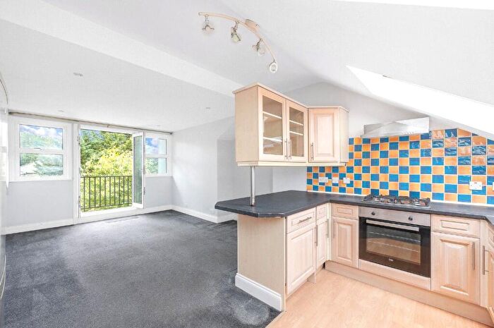 2 Bedroom Flat To Rent In Manor Road, Beckenham, BR3