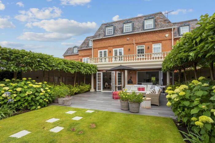 5 Bedroom Terraced House For Sale In Bishopsgate Road, Englefield Green, Egham, TW20