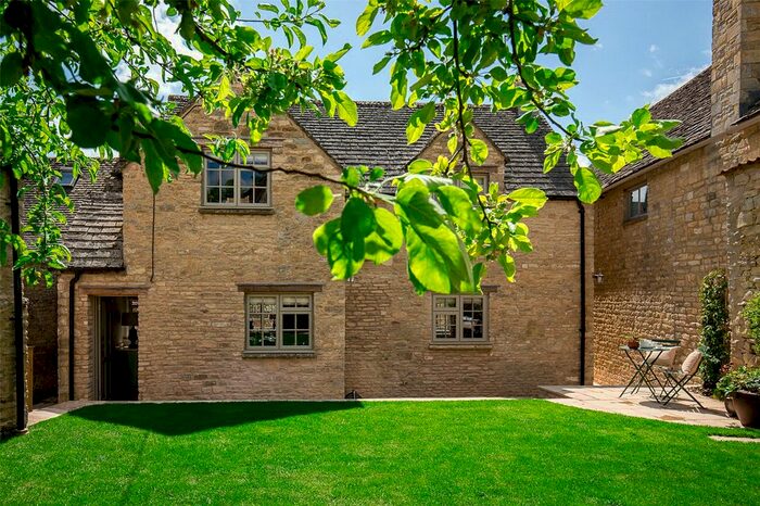 3 Bedroom Detached House For Sale In Charlbury, Chipping Norton, Oxfordshire, OX7