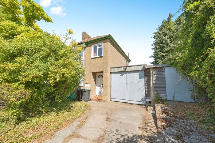 3 Bedroom Semi-Detached House For Sale In Willow Avenue, Swanley, Kent, BR8