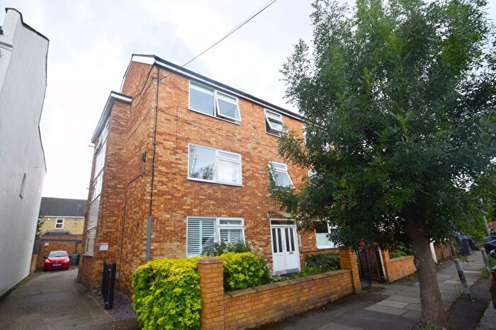 2 Bedroom Flat To Rent In Effra Road, London, SW19