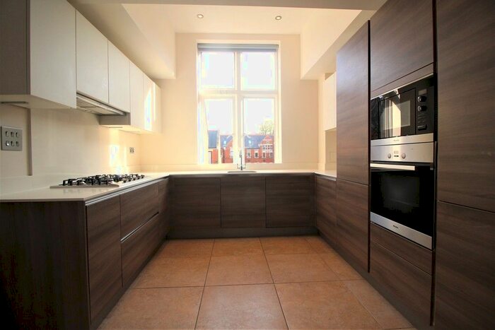 3 Bedroom Flat To Rent In Marlborough Drive, Bushey, WD23