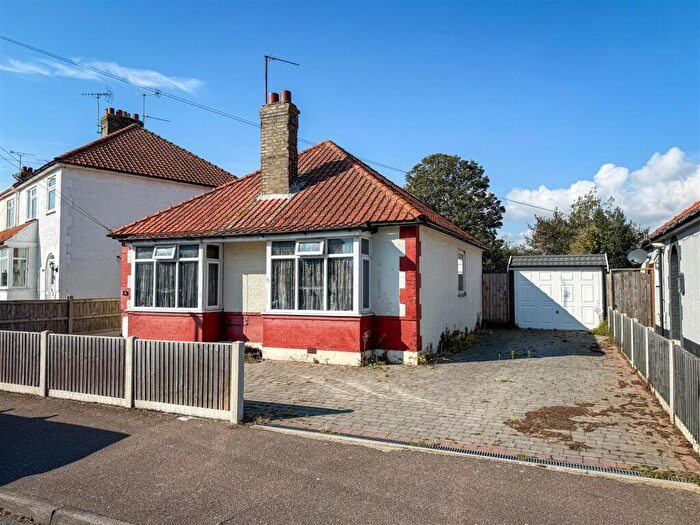 3 Bedroom Detached Bungalow For Sale In Thomas Road, Clacton-On-Sea, Essex, CO15