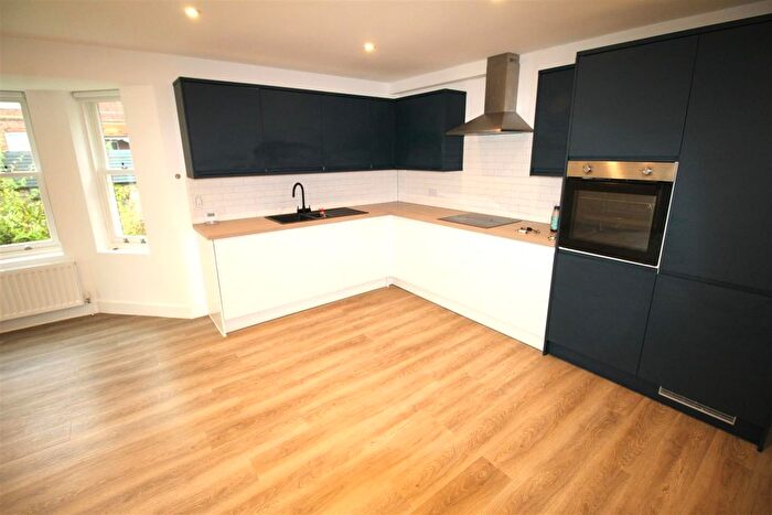 3 Bedroom Flat To Rent In Rugby Road, Worthing, BN11