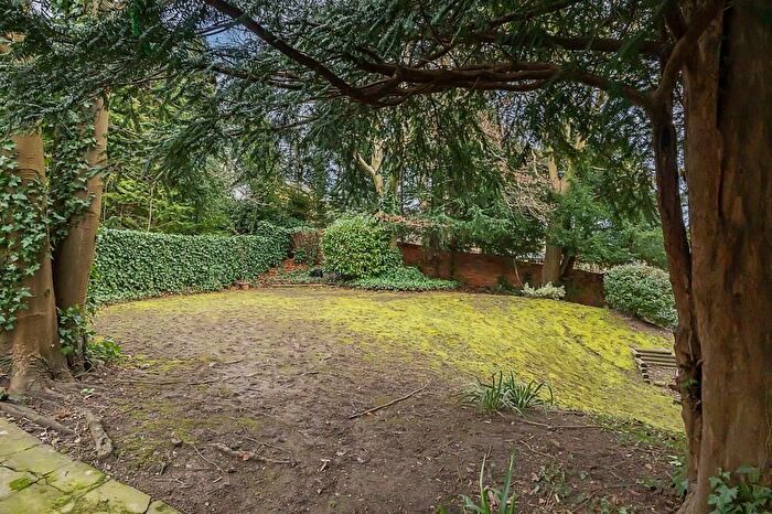 2 Bedroom Flat For Sale In High Wycombe, Train Station, Buckinghamshire, HP13
