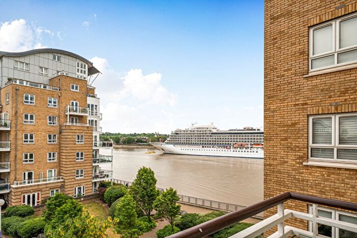 2 Bedroom Flat For Sale In St. Davids Square, London, E14