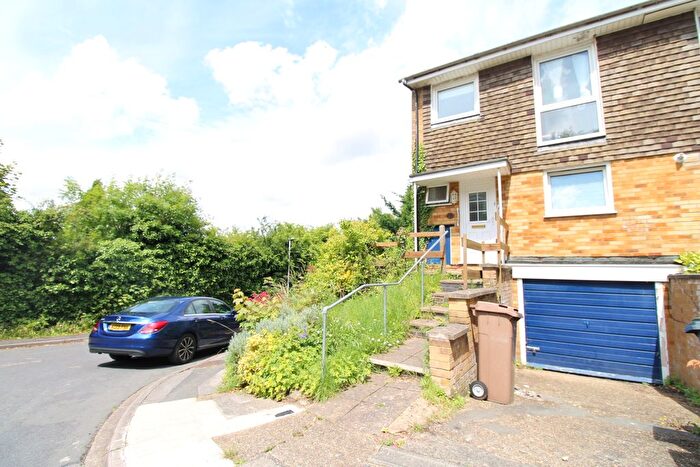 3 Bedroom Semi-Detached House To Rent In Trowbridge Gardens, Luton, LU2