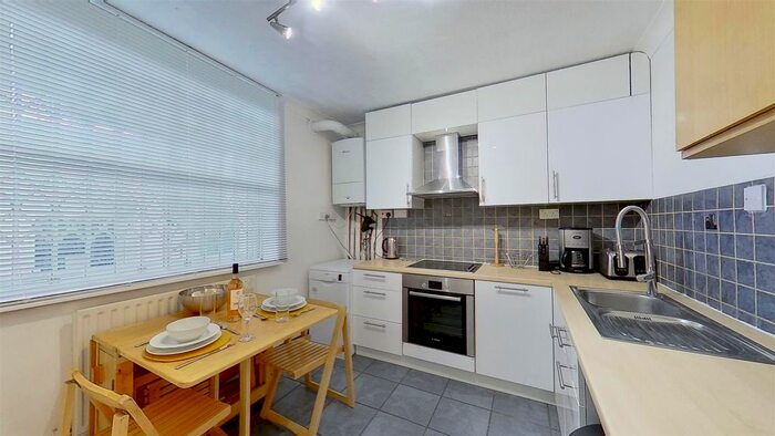 1 Bedroom Flat To Rent In Porchester Square, London, W2