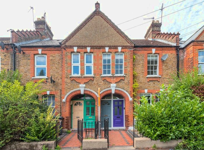 2 Bedroom Flat To Rent In Winns Terrace, Walthamstow, London, E17