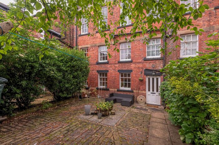 2 Bedroom Flat To Rent In Allerton Hall Courtyard, Chapel Allerton, Leeds, LS7