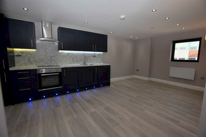 1 Bedroom Flat To Rent In High Street, Alton, GU34