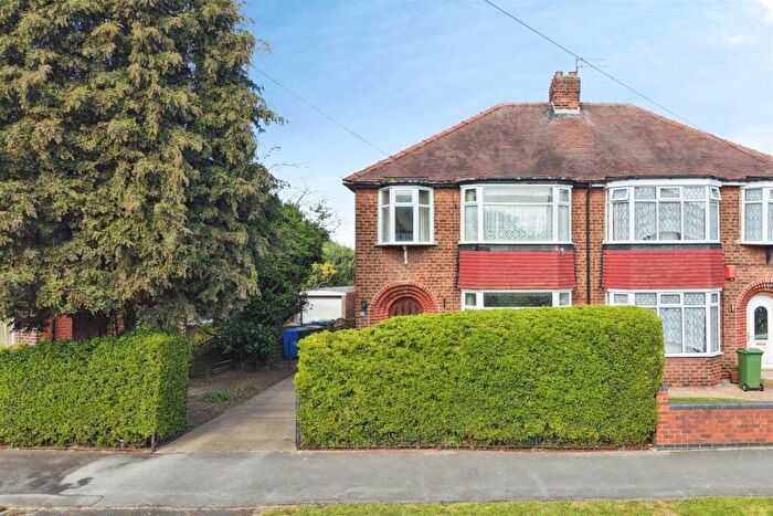 3 Bedroom Semi-Detached House For Sale In Windsor Avenue, Anlaby, Hull, HU10