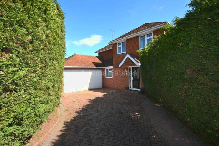 4 Bedroom Detached House To Rent In Yoreham Close, Lower Earley, Reading, RG6