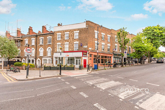 1 Bedroom Terraced House To Rent In A Highbury Park, N5