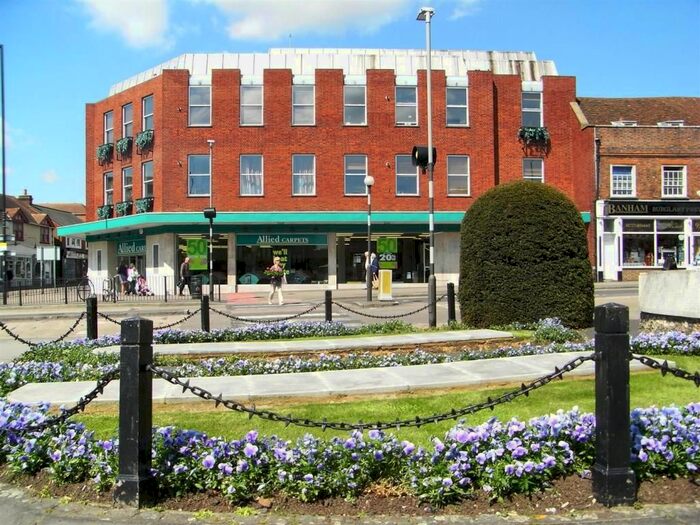 2 Bedroom Flat To Rent In St Peter's Street, St Albans, AL1