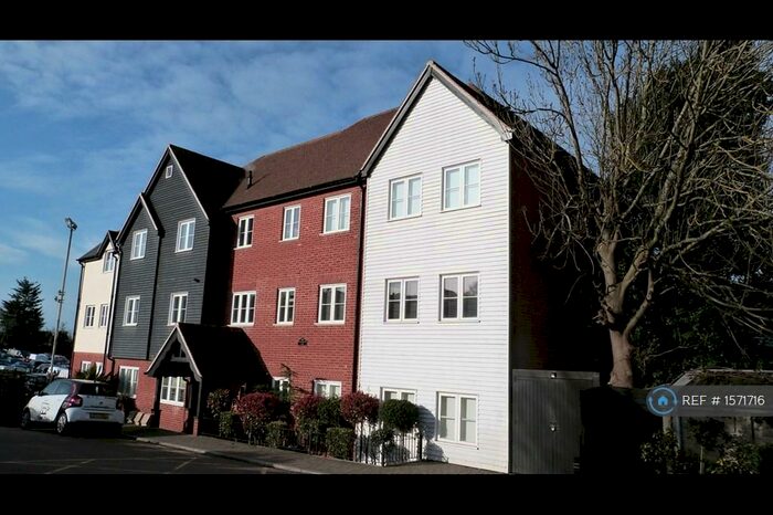 2 Bedroom Flat To Rent In Westminster Lodge, Benfleet, SS7
