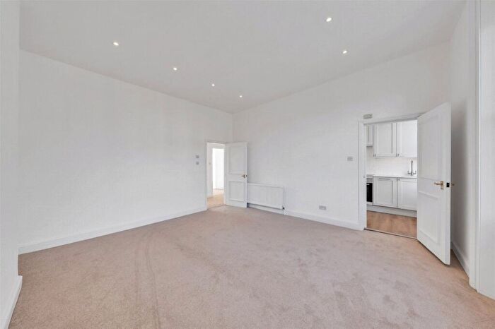2 Bedroom Flat To Rent In Harley Road, Primrose Hill, London, NW3