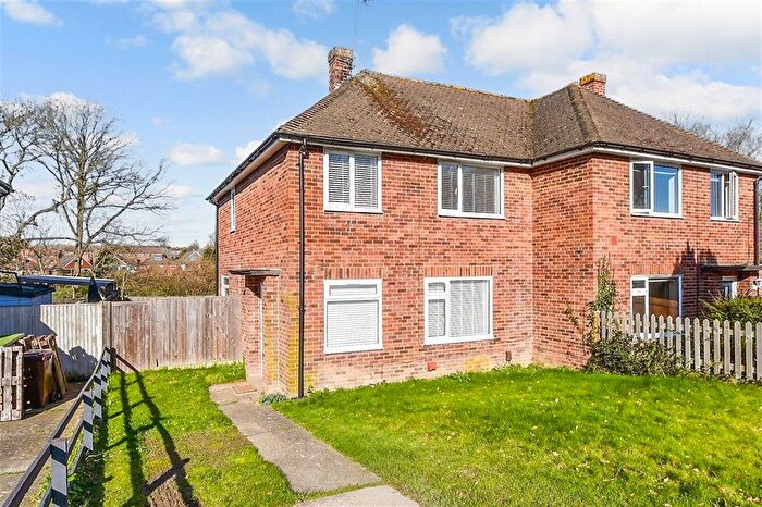3 Bedroom Semi Detached House For Sale In Nursery Close, Tonbridge, Kent, TN10