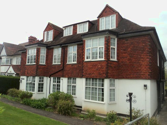 3 Bedroom Flat To Rent In Woodlands, Golders Green, London, NW11