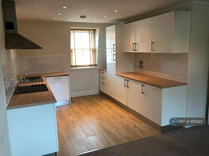 1 Bedroom Flat To Rent In Eveleigh Avenue, Bath, BA1