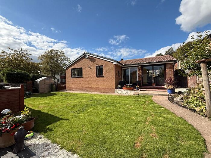 3 Bedroom Detached Bungalow For Sale In Roe Cross Green, Mottram, Hyde, SK14