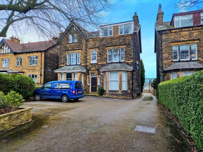 2 Bedroom Apartment To Rent In Street Lane, Roundhay, Leeds, LS8