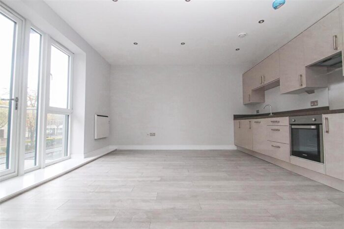 2 Bedroom Apartment To Rent In Victoria Avenue, Southend-On-Sea, SS2