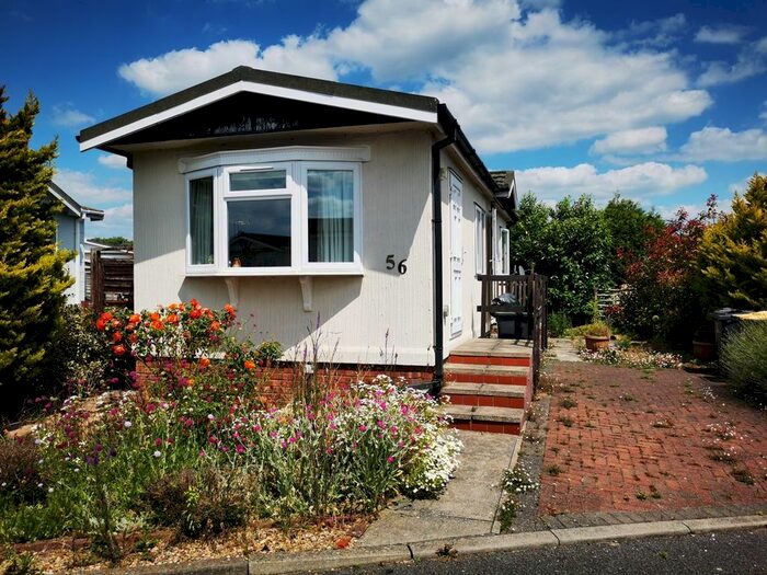 1 Bedroom Mobile/park Home For Sale In Rose Crescent, Pavenham, Bedford, MK43