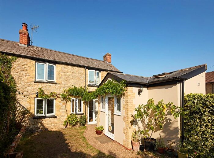 2 Bedroom Property For Sale In Henley Gardens, Bicester, OX26