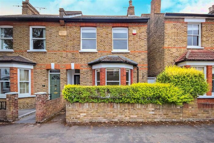 2 Bedroom Property To Rent In Sunnyside Road, Teddington, TW11