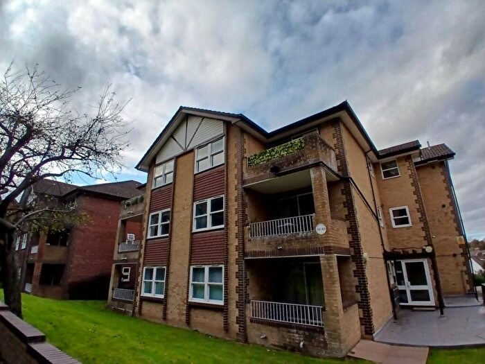 1 Bedroom Flat To Rent In Elm Road, Redhill, RH1