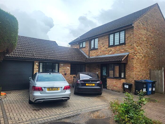 4 Bedroom Detached House To Rent In High Street, Iver, SL0