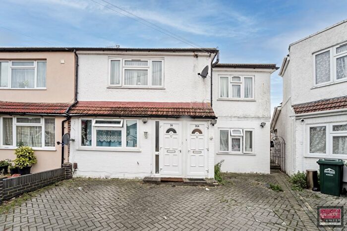 2 Bedroom Flat For Sale In Willowbrook Road, Staines-Upon-Thames, TW19