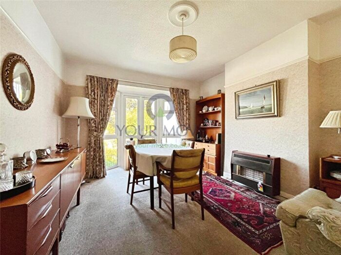 3 Bedroom Semi-Detached House For Sale In Wricklemarsh Road, London, SE3