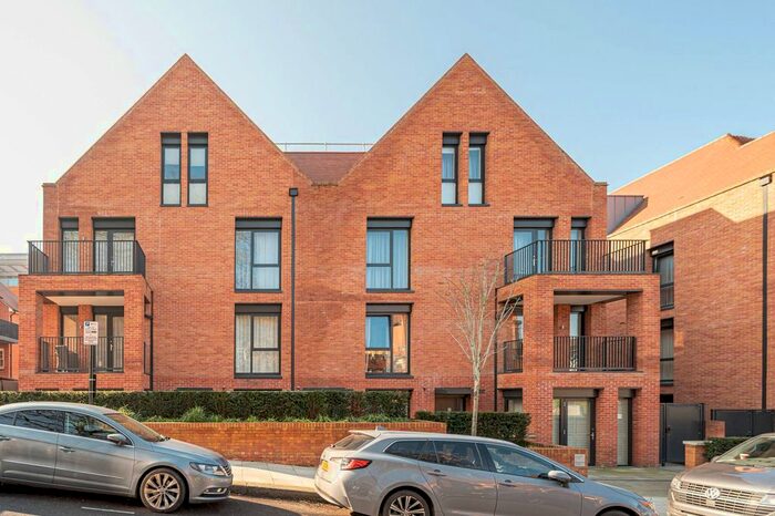 2 Bedroom Flat To Rent In Kidderpore Avenue, Hampstead, London, NW3